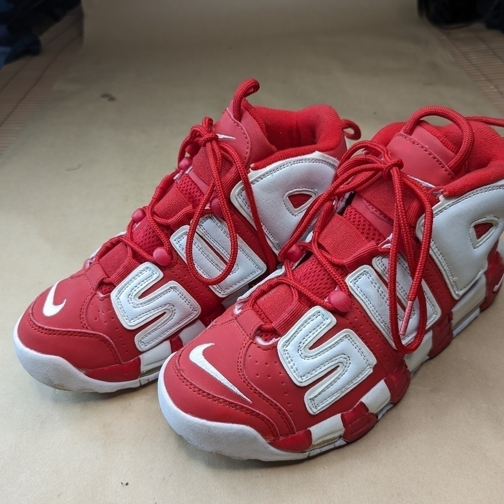 Nike Air Uptempo Supreme Red Suptemp men's Size 7 athletic shoes . Great condit